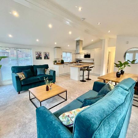 Thirlmere 4 Luxury Lodge At White Cross Bay ウィンダミア エクステリア 写真