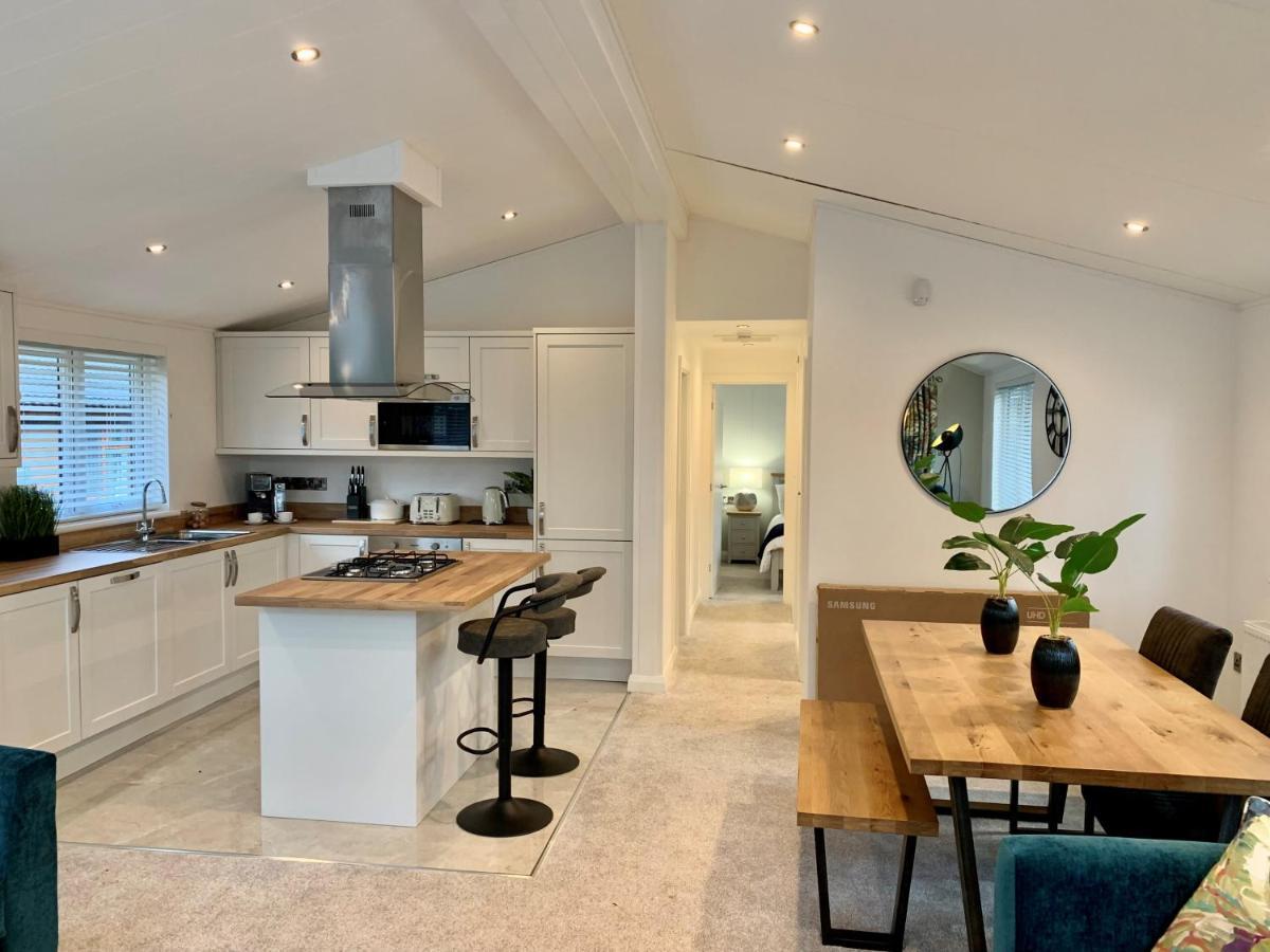 Thirlmere 4 Luxury Lodge At White Cross Bay ウィンダミア エクステリア 写真