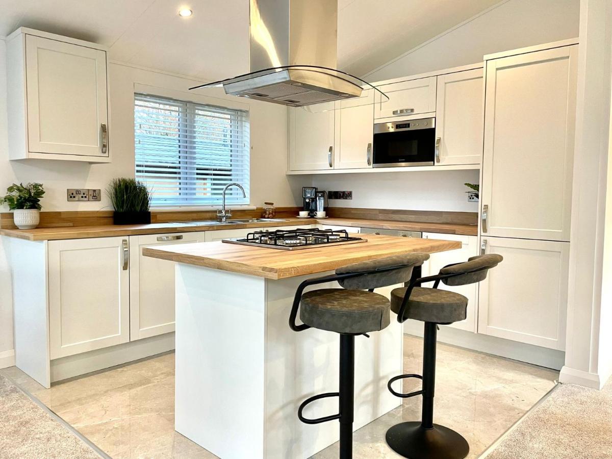 Thirlmere 4 Luxury Lodge At White Cross Bay ウィンダミア エクステリア 写真
